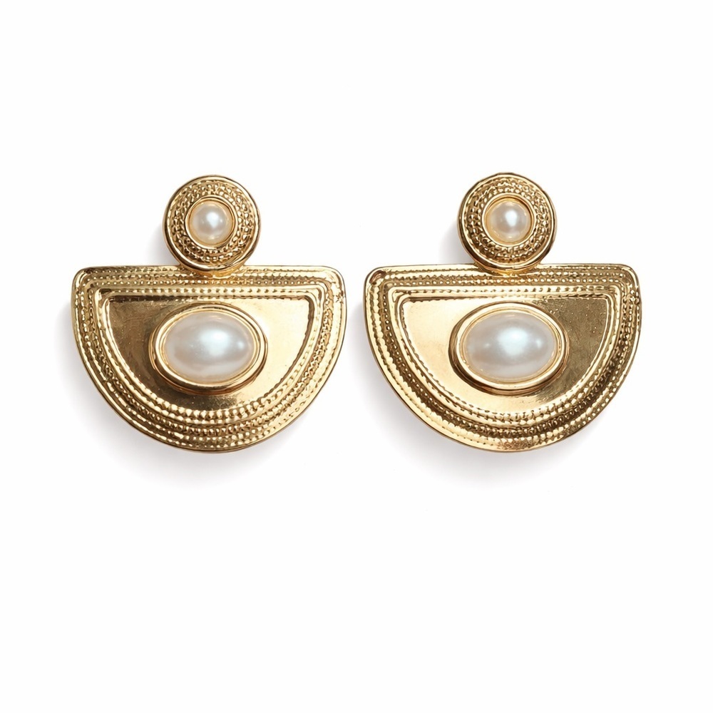 ⚜️ Elegant Gold Pearl Earrings